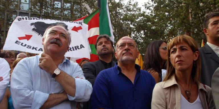 Illa premia a Carod-Rovira con la Cruz de Sant Jordi por ser «un fuerte defensor de la democracia»