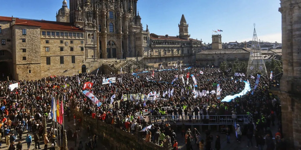 Miles de manifestantes se citan en Santiago para protestar contra la planta de Altri en Palas de Rei