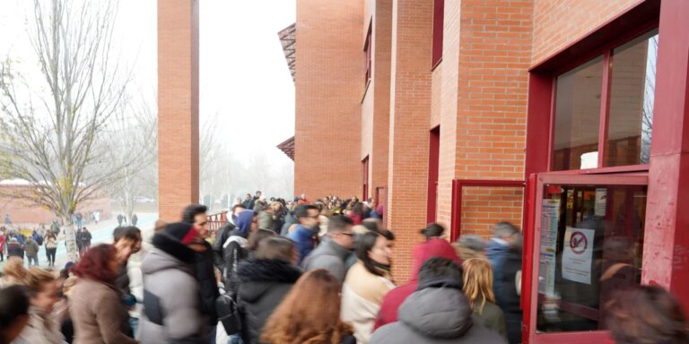 Más de 10.000 opositores se examinan  en Valladolid para una plaza en la Administración General del Estado
