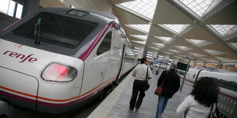 Comienza a circular el nuevo AVE de Renfe que une Huesca y Madrid los viernes y domingos durante la campaña de invierno
