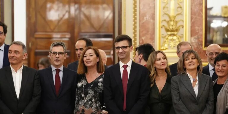 Los nuevos  consejeros de RTVE pasarán a cobrar de 11.000 a 125.000 euros anuales tras asumir la dedicación plena