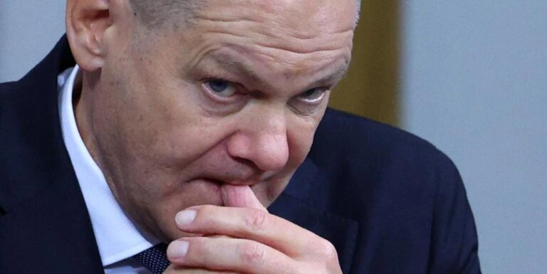 Alemania entra en parálisis tras la pérdida de confianza en Scholz