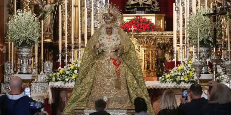 Entrega de la Rosa de Oro a la Macarena, en directo