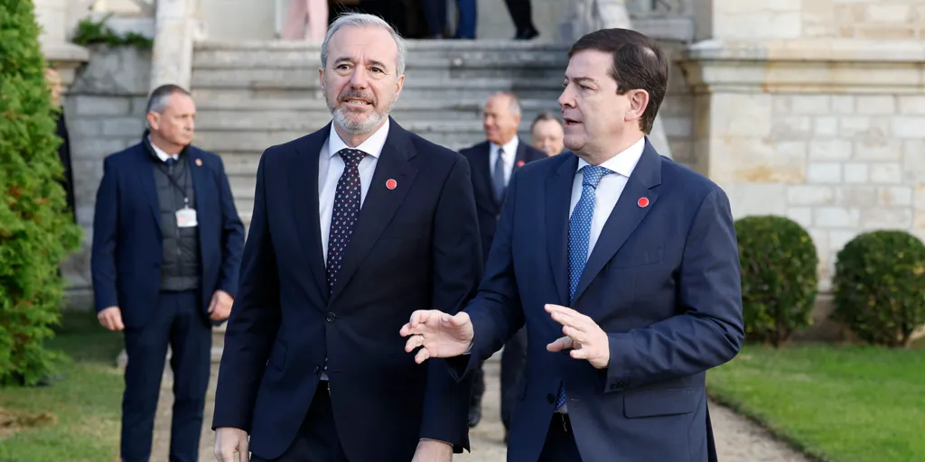 Azcón: «Aragón no quiere hablar de condonación de deuda, sino de despoblación»