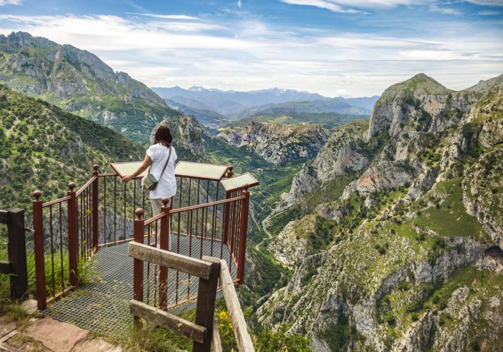 El pueblo con el desfiladero más largo de España está en Cantabria: dónde está y cómo llegar