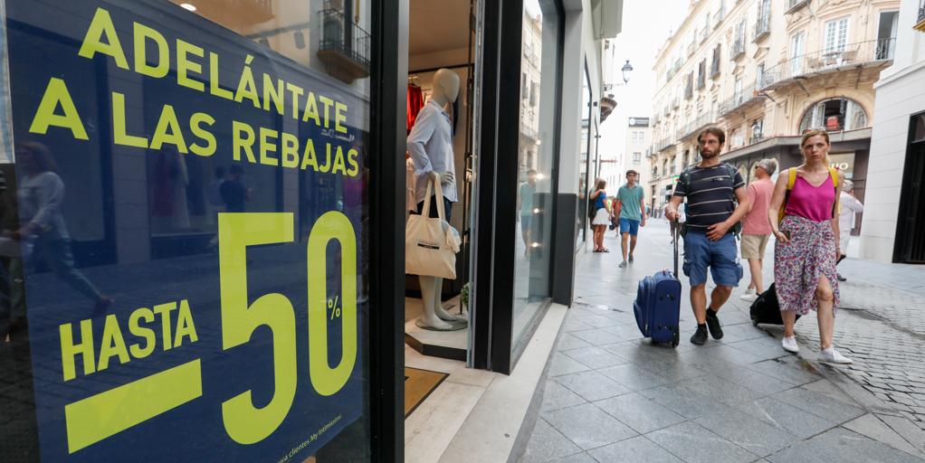 Comerciantes andaluces piden que se vuelvan a regular los periodos de rebajas: «Cada año tienen menos sentido»