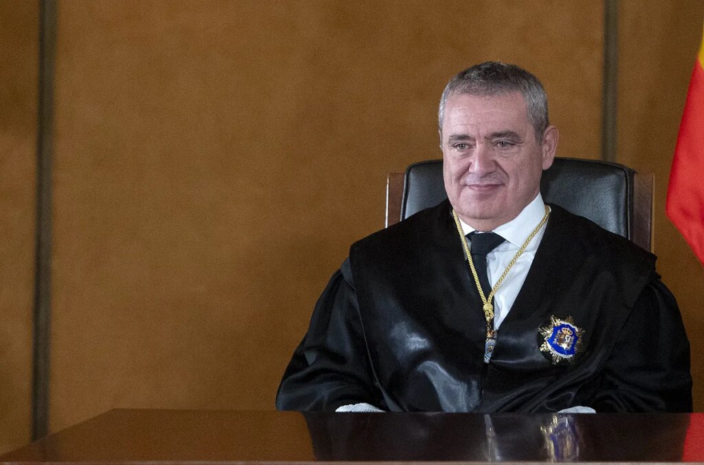 Tres votos particulares contra la expulsión "automática" de Macías de los recursos contra la Amnistía