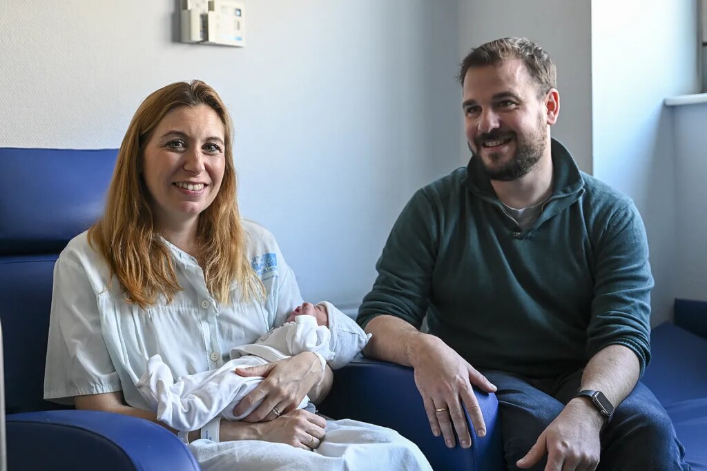 La madrileña Lucía y la catalana Nayeli, los primeros bebés de 2025 en España