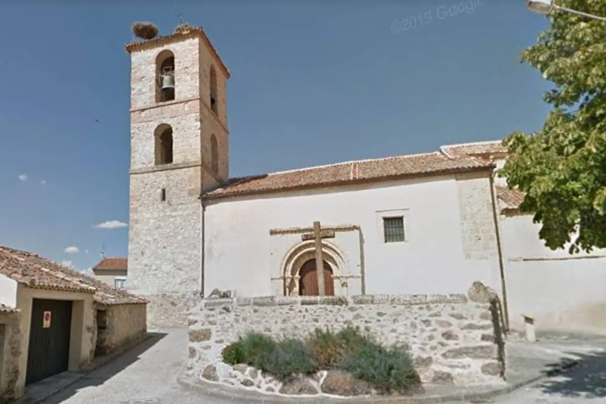 Denuncian que un párroco de Segovia niega la comunión a feligreses por ser homosexuales