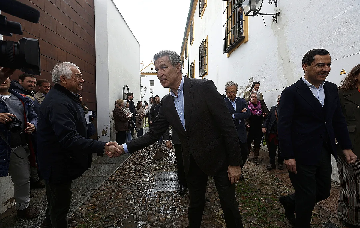 El PP "no se deja presionar" y celebra que Sánchez o Puigdemont "saldrán heridos del choque de cornamentas"