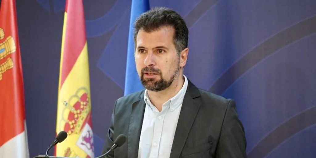 Tudanca decidió renunciar tras una reunión el sábado en la que se quedó solo