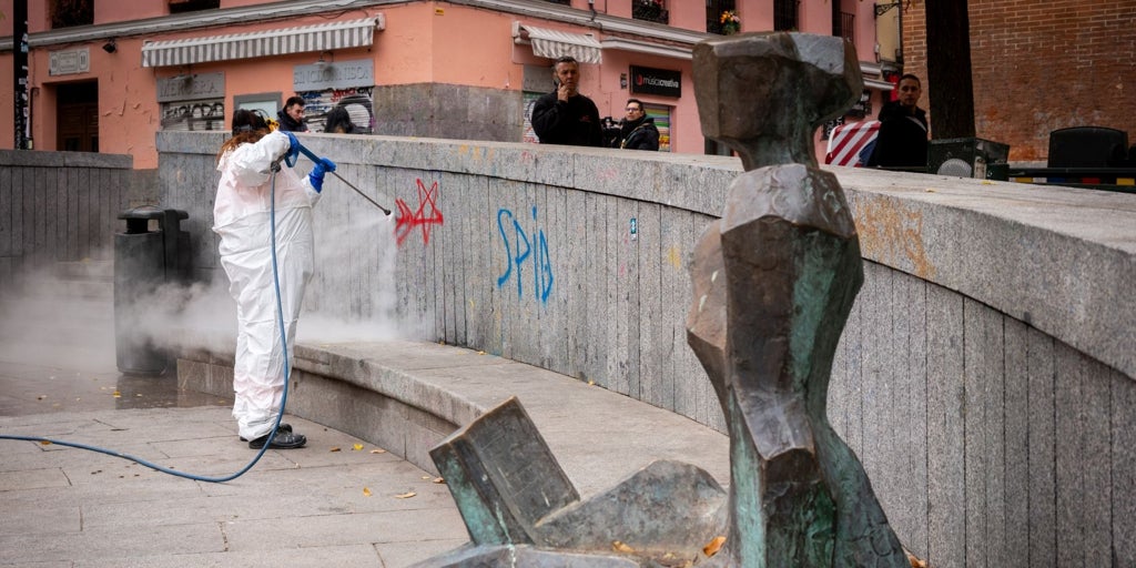Microbotellones, pintadas y acampadas: Madrid prepara su nueva norma contra «comportamientos antisociales»