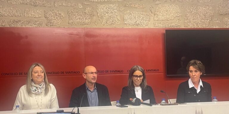 Ferraz expulsa a las tres concejalas 'díscolas' y consuma la guerra civil en el PSOE compostelano