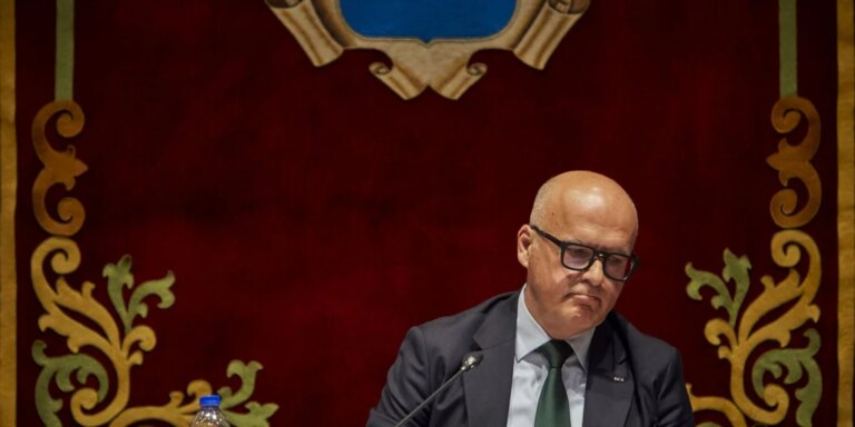 El exdirigente de Orense, Manuel Baltar, se sienta hoy en el juzgado acusado de un delito contra la seguridad vial