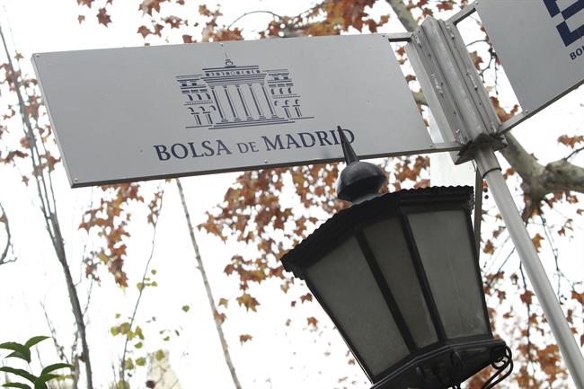 El Ibex cae un 1% en la primera jornada de 2025, presionado por los bancos