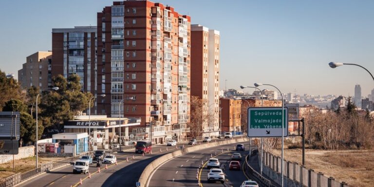 Una semana de obras en la A-5: menos tráfico y quejas por el carril bus