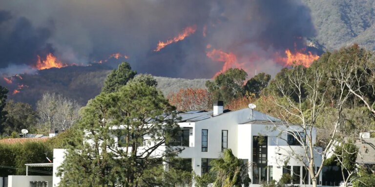 Así son las mansiones de la lujosa urbanización Pacific Palisades afectada por el incendio de Los Ángeles