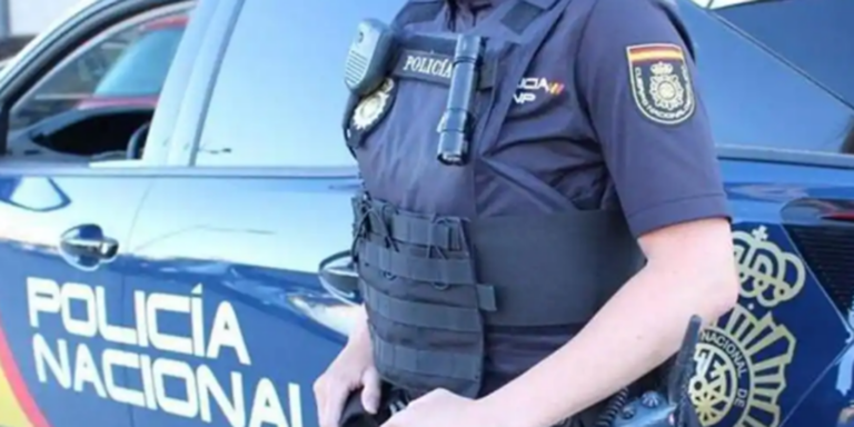 Dos detenidos por robar en una frutería de Madrid con el método del 'alcantarillazo'