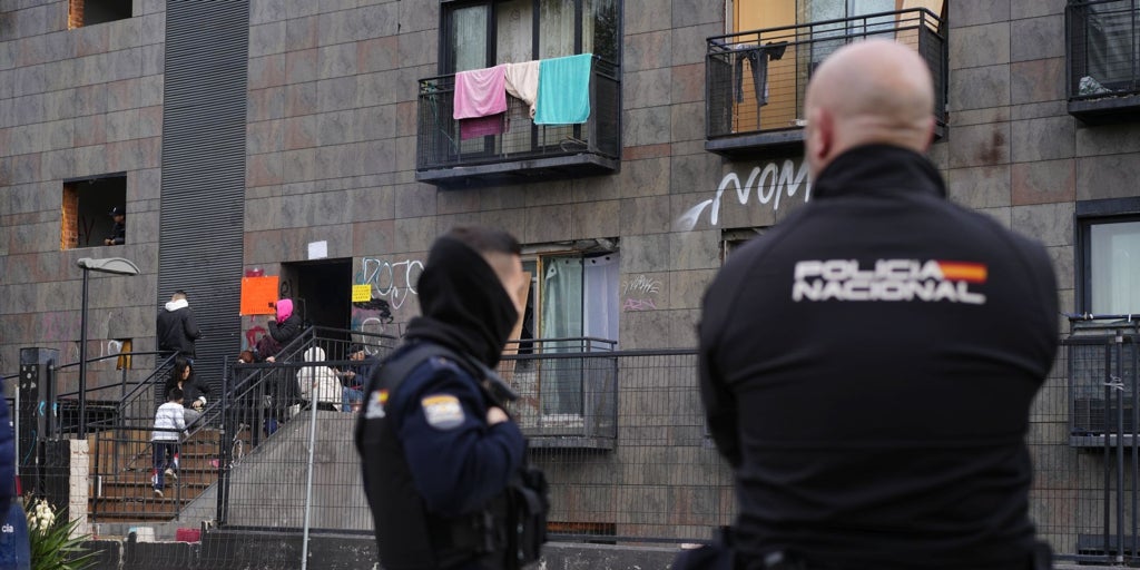 Un joven de 28 años asesina a su 'casero' en la urbanización okupada más violenta de San Blas