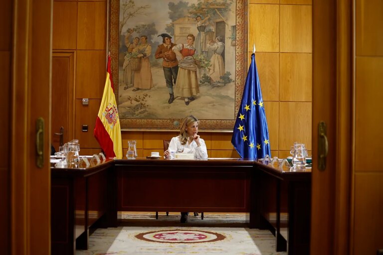 La crisis por el SMI provoca hartazgo en el PSOE con Yolanda Díaz: "El personaje se ha comido a la política"