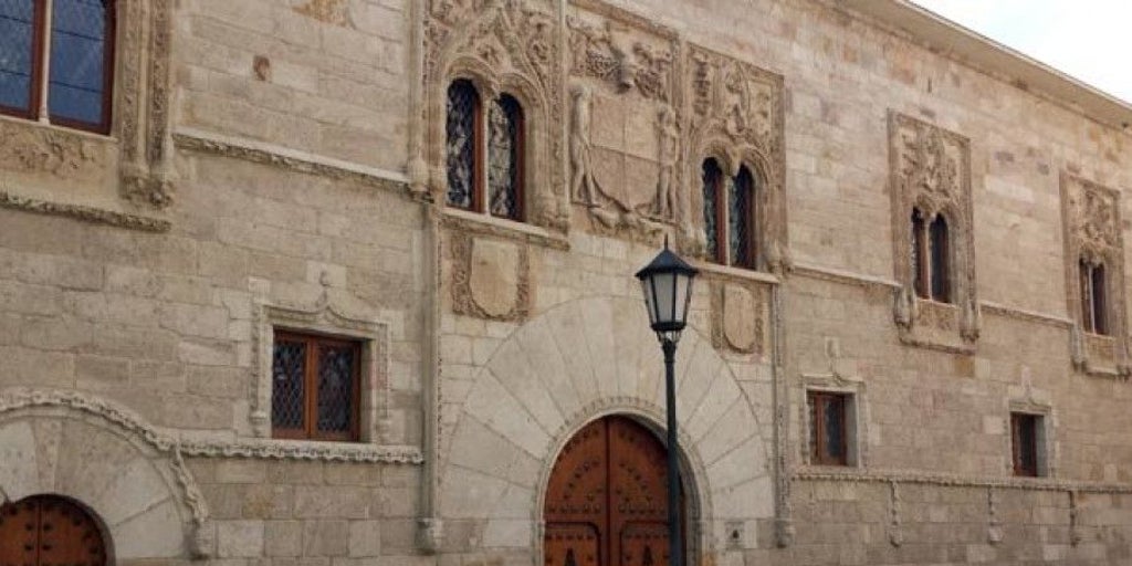 Absuelven de revelación de secretos un enfermero que accedió hasta en cinco ocasiones al historial clínico de una compañera