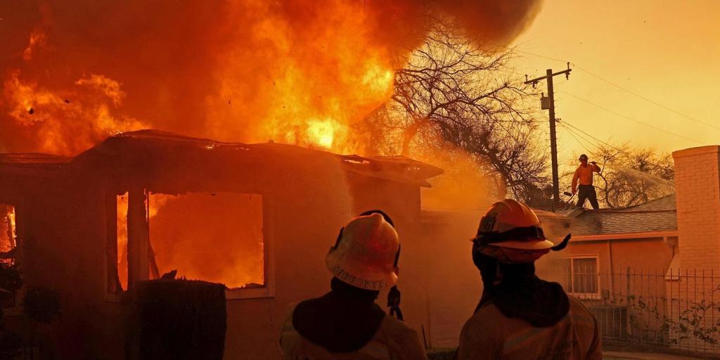 Muere un hombre y una mujer resulta intoxicada por humo en una vivienda de Ibias (Asturias)