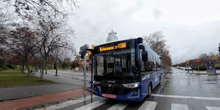 Más de 1.200 pasajeros y ningún incidente en los cinco días de prueba del autobús sin conductor en Leganés