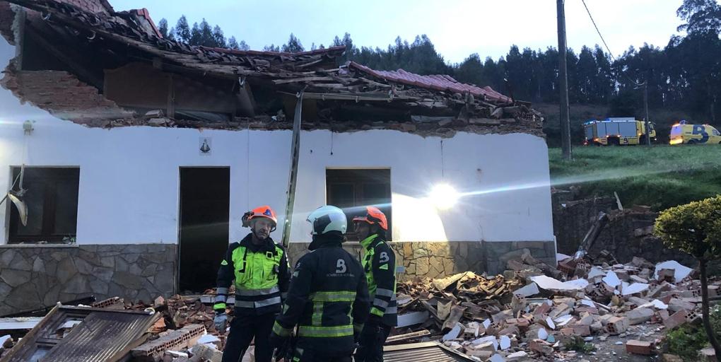 El derrumbamiento de una casa en Gozo (Asturias) deja 12 heridos, siete de ellos menores