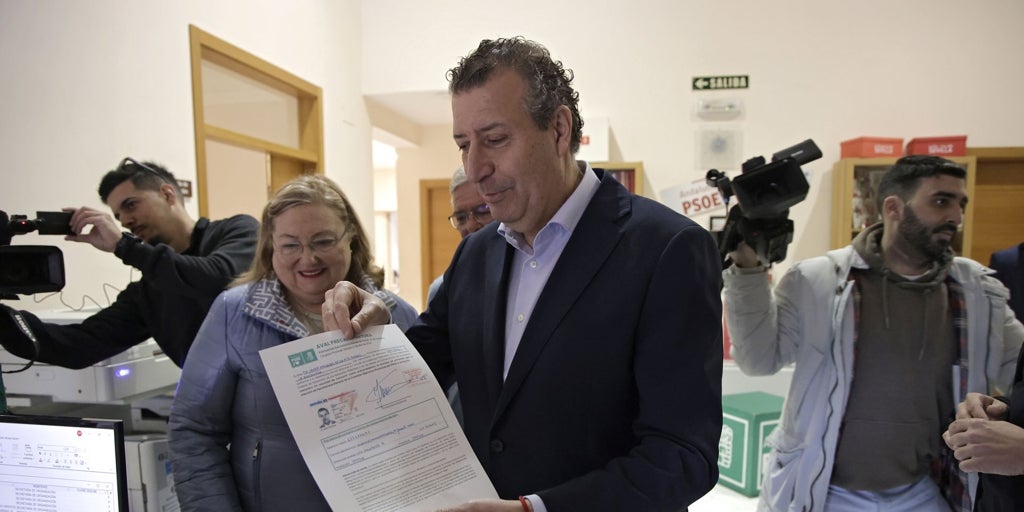 Javier Fernández repite como líder del PSOE de Sevilla con un ojo en la Alcaldía