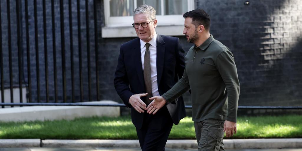 Starmer lidera una cumbre virtual para presionar a Putin: «No podemos permitir que juegue con el acuerdo de Trump»
