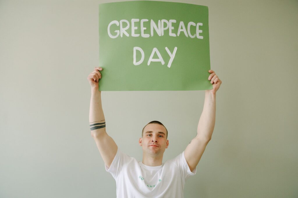 Absuelven a once activistas de Greenpeace por la protesta contra un metanero en Sagunto