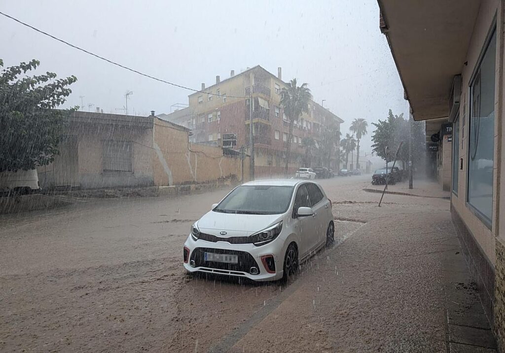 Alerta roja por lluvias y tormentas en la Región de Murcia: inundaciones y suspensión de clases