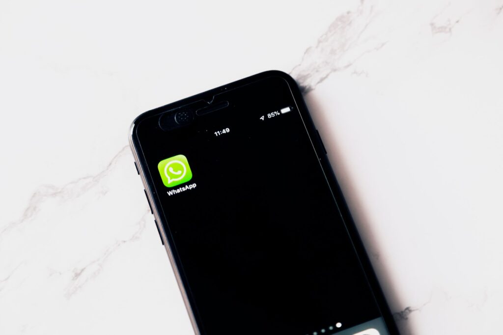 Alertan de un fraude en WhatsApp que suplanta contactos para pedir hasta 1.000 euros
