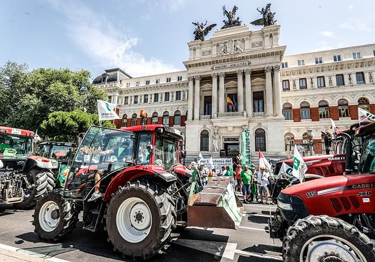 Asaja, COAG y Unión de Uniones convocan una tractorada en Madrid el 28 de octubre