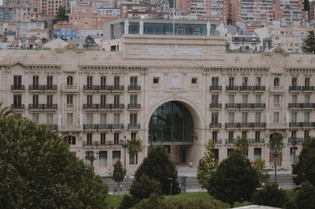 Banco Santander eleva un 16,1% su beneficio ordinario hasta 11.176 millones a septiembre