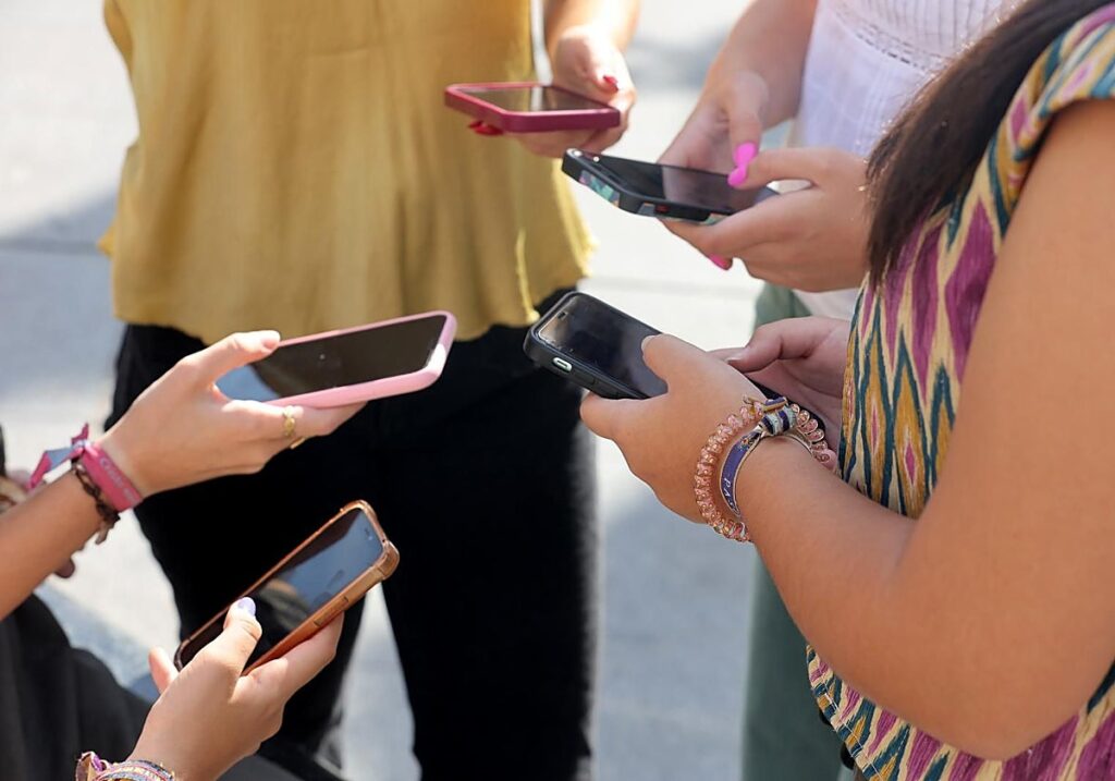 El 49,1% de los españoles afirma haber sufrido humillaciones durante su infancia, según el CIS