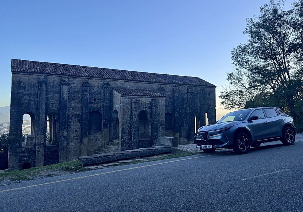 El Alfa Romeo Junior Sport Speciale recorre el legado prerrománico de Asturias