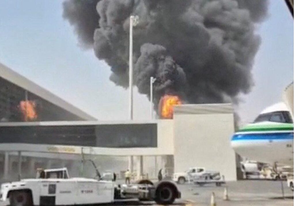 El ataque hutí contra el aeropuerto de Riad eleva la tensión en el Golfo y acerca una posible respuesta de EE UU