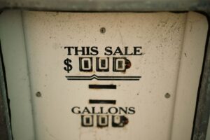 El Gobierno limita el alza del gas y el butano y mantiene las rebajas en carburantes