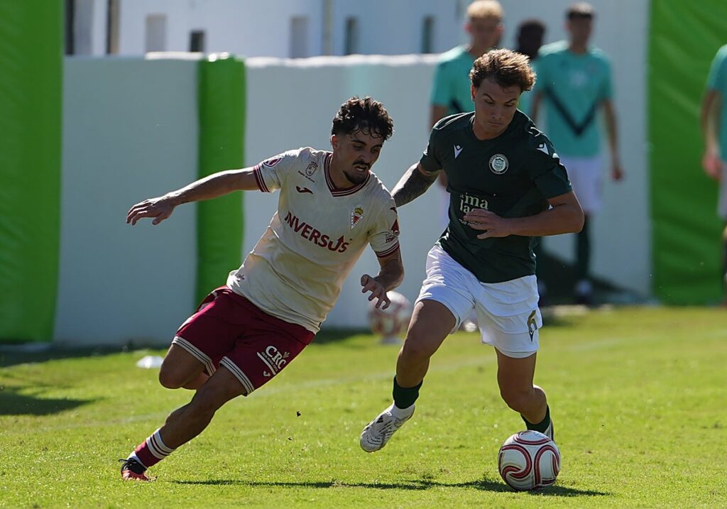El Real Murcia cae ante el Torremolinos en El Pozuelo tras desvanecerse en la segunda parte