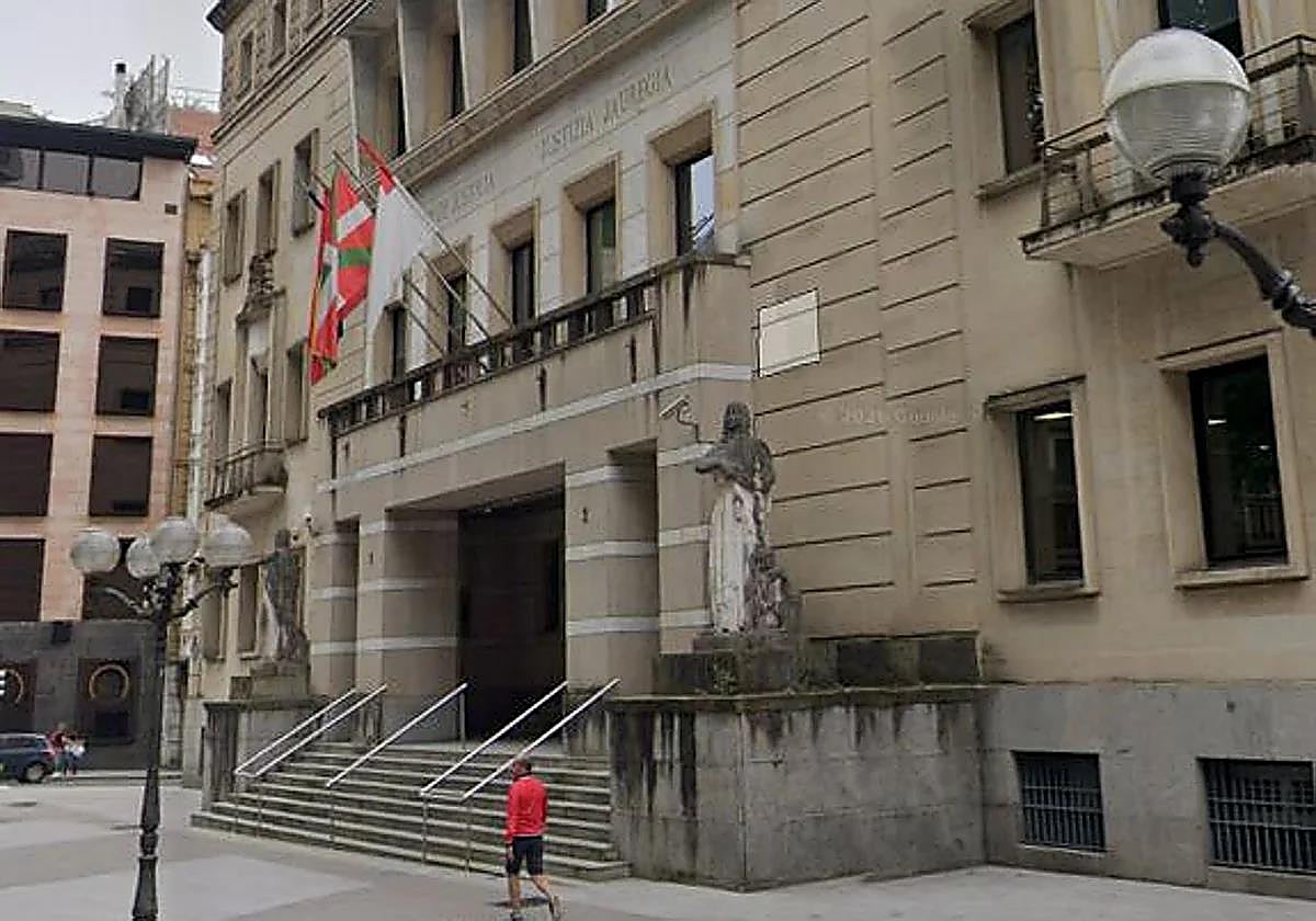 El TSJPV impone tres años de prisión a un auxiliar de un centro de salud mental de Mondragón por abusos a una paciente