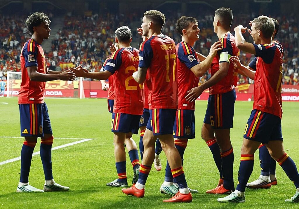 España vence a la República Checa, pero se complica tras dominar el partido