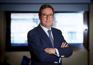 Garamendi critica los decretos de vivienda y renueva su presidencia en CEOE hasta 2030