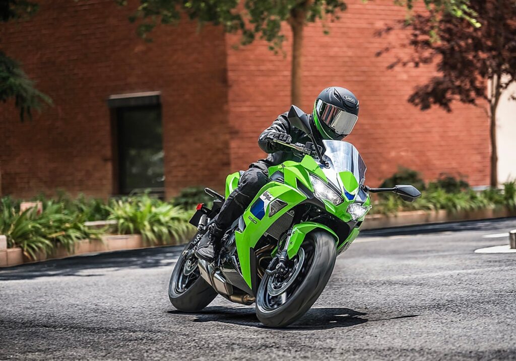 Kawasaki Ninja 650 2027: mejoras de ciclo, tecnología y equipamiento para su deportiva media