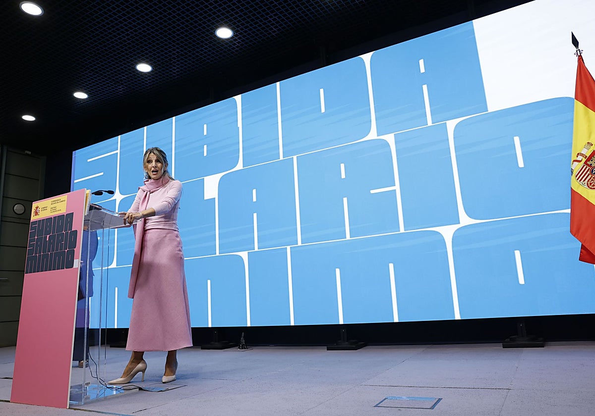 La CEOE critica que se planteen dos alzas del salario mínimo en un mismo año