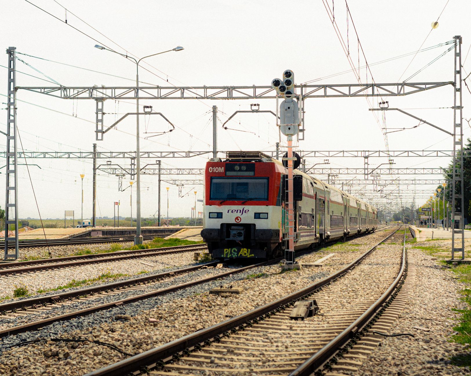 La CNMC ordena a Renfe garantizar a Ouigo el acceso a tres talleres de mantenimiento