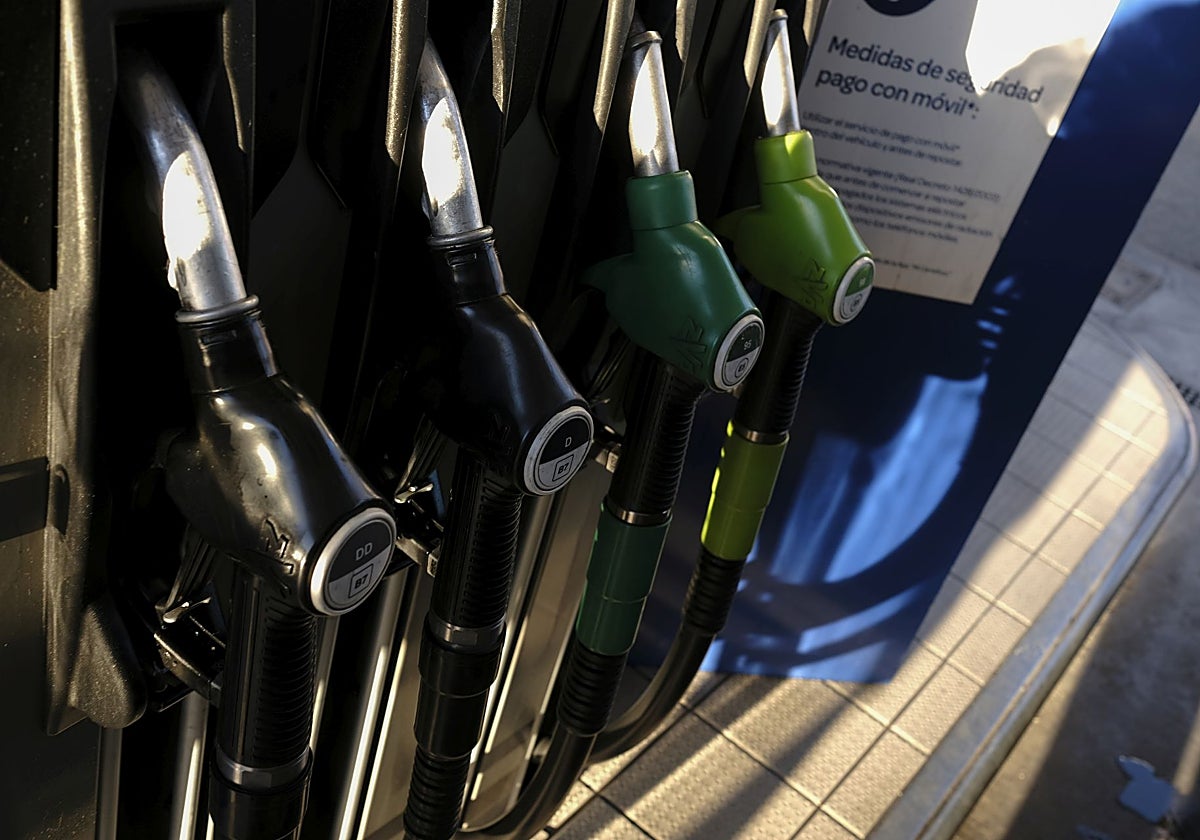 La gasolina baja un 4,64% y pone fin a 13 semanas consecutivas de subidas