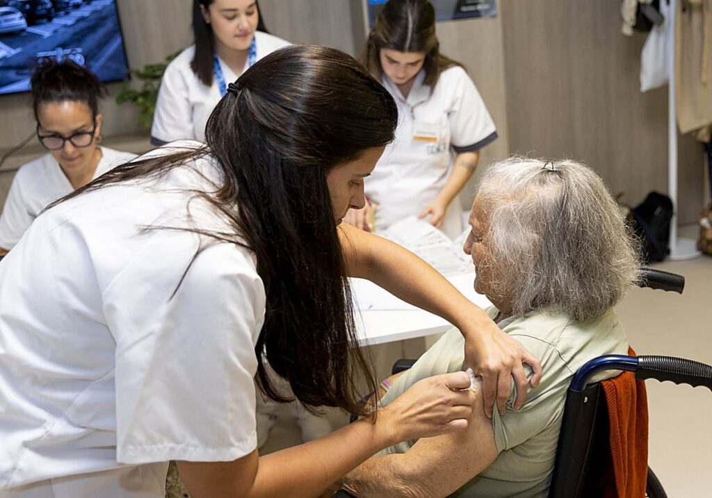 Las infecciones respiratorias superan el umbral epidémico en España por el avance de la covid-19