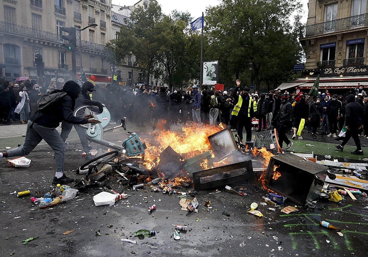 Las protestas por el coste de la vida sacuden Francia con disturbios y más de un millar de detenidos