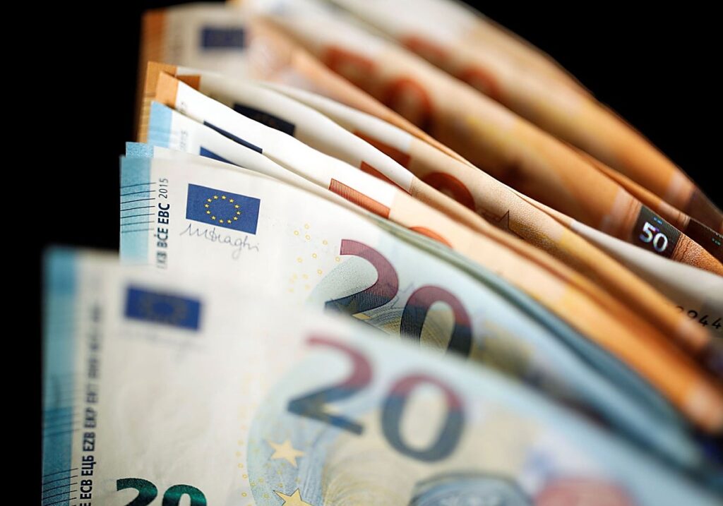 Los hogares españoles elevan su inversión en fondos mientras pierden peso los depósitos